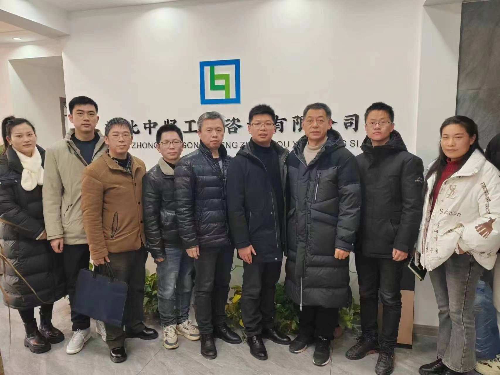 图1 教师团队走访湖北中坚工程咨询有限公司.jpg